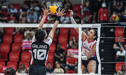POWER SPIKE. Power hitter Alyssa Valdez leads the Creamline Cool Smashers’ victory over Cherry Tiggo, 3-0, at Philsports Arena in Pasig, moving her team closer to the semifinal round of the Premier Volleyball League All-Filipino Conference.
