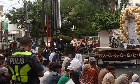 The Muslim community in Davao City gathered along Roxas Avenue to observe Eid’l Fitr, marking the end of Ramadan with a solemn and spiritual prayer on Monday, March 31, 2025.