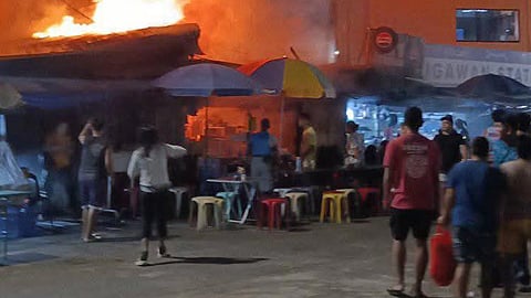 Kan-anan sa Lapu-Lapu public market hingpit nga naugdaw