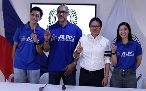 OPTIMISTIC. The Alas Pilipinas women's volleyball team is hoping for the best in the SEA Games this December 2025. Photo shows (left to right) Dell Palomata, Brazilian coach Jorge De Brito, Philippine National Volleyball Federation (PNVF) president Ramon "Tats" Suzara and Jia De Guzman making a No. 1 hand sign during the Philippine Sportswriters Association forum at the conference hall of the Rizal Memorial Sports Complex on Tuesday (June 17, 2025). (PNA photo by Jean Malanum)