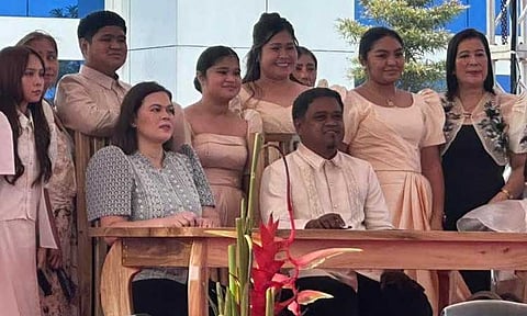 Vice President Sara Duterte led the inauguration of newly-elected city mayor Toto Reyes of the Island Garden City of Samal on Friday morning, June 27, 2025.
She also officiated the inauguration ceremony of the city’s other newly-elected officials.