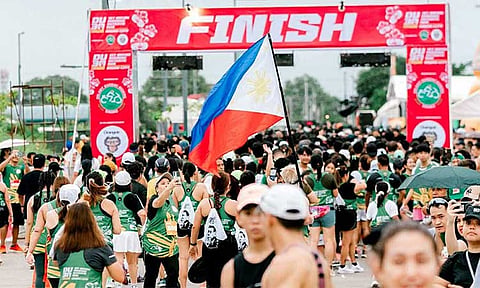 1ST DU30 RUN. Supporters joined the DU30 Run on Sunday, July 6, at Davao Global Township in honor of former president and current mayor Rodrigo Roa Duterte (FPRRD). Participants ran distances from 1km to 21km and received giveaways bearing FPRRD’s name and image. A virtual run was also held for those outside Davao. FPRRD is currently detained at The Hague over crimes against humanity allegations.