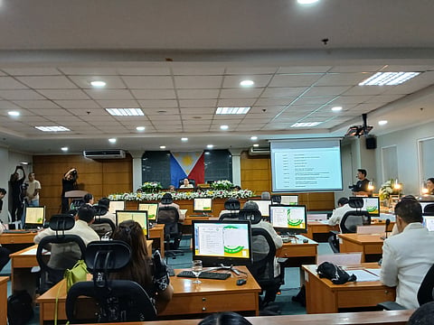 BACOLOD. The Bacolod City Council approves a resolution requesting Bacolod City Lone District Representative Alfredo Abelardo Benitez for the enactment of a law redistricting or reapportioning the lone legislative district of the city into two legislative districts.