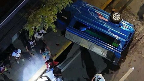 12 ka pasahero naangol sa nalimbuwad nga multicab