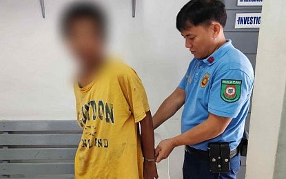 HOSTAGE FOILED. While one police officer pleads with a hostage-taker to surrender, another quietly moves in to disarm and arrest the suspect at the Baliwag Public Market in Bulacan on Wednesday morning (Aug. 13, 2025). The quick police response led to the safe rescue of the vendor-hostage. (Photo courtesy of Bulacan PPO)