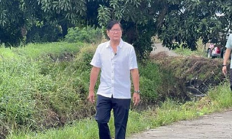 GHOST PROJECT. President Ferdinand R. Marcos Jr. inspects the reinforced concrete riverwall project in Baliwag City, Bulacan, on Wednesday (Aug. 20, 2025). The structure was nowhere to be found during the President's visit. (Malacañang Press Corps photo)
