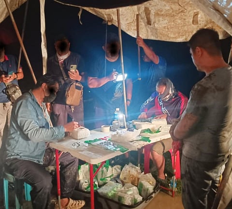 ZAMBOANGA. Policemen arrest an alleged big-time illegal drug trader and seize some P455.6 million suspected shabu in Bunguiao village, Zamboanga City, on Tuesday
night, August 19, following a chase.