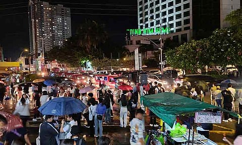 STRANDED. Numerous Dabawenyos were stuck in the downtown area along C.M. Recto Avenue on Tuesday, August 19, 2025, due to the heavy downpour earlier. This resulted in various agencies deploying buses to help stranded passengers get home. Traffic congestion and the lack of public transportation have been persistent problems in the city, especially during strong rains.
