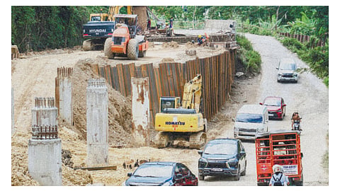 7 YEARS, STILL UNFINISHED. The Department of Public Works and Highways (DPWH) bridge project in Sitio Pung-ol, Barangay Malubog, Cebu City, has remained unfinished for seven years as of Sept. 10, 2025. Mayor Nestor Archival expressed frustration during a meeting with the DPWH and contractors on the City’s flood control and infrastructure projects after learning that no soil testing had been conducted before the project’s implementation.
