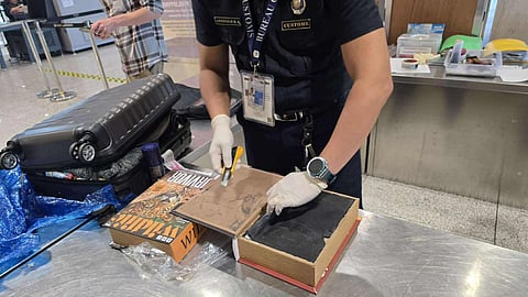 ILLEGAL CONTENT. The substance suspected to be shabu which was found in the luggage of South African national Keith Charles Moore Koekemoer was placed inside this box. /