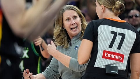 Coach sa Minnesota Lynx gisuspenso sa Game 4