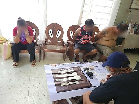 ILOILO. Police operatives seized about P918,000 worth of suspected shabu and arrested three drug suspects, including one high-value individual, in a buy-bust operation in Barangay Pandan, Dingle, Iloilo, on October 1, 2025.