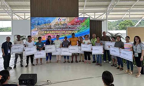 Dole grants aid to 25 Samal parents to curb child labor