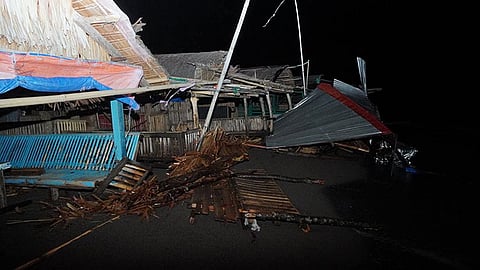 Cottages gihapak sa mga balod