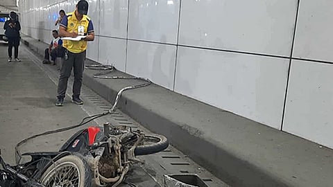 Nagmotorsiklo nabitik sa kable sa tunnel, angol
