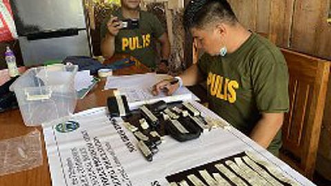 ZAMBOANGA. Lawmen arrest a high-value individual and seize some P476,000 worth of illegal drugs and firearms in a law enforcement operation in in Purok 5, Barangay Kakai Renabor, Tubod, Lanao del Norte, on Tuesday, October 14.