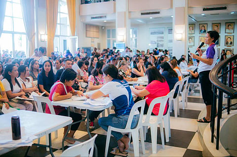 BACOLOD. A total of 936 solo parents in Bacolod City received P6,000 in cash assistance at the Bacolod City Government Center lobby on October 15, 2025.