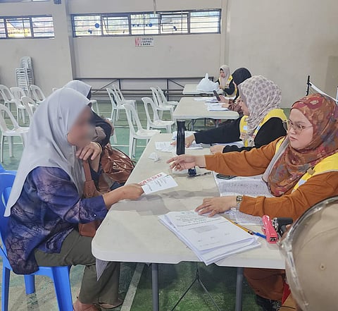 ZAMBOANGA. The Bangsamoro Autonomous Region in Muslim Mindanao (Barmm) releases some P13.4 million livelihood assistance to 897 internally displaced persons (IDPs) in Marawi City, Lanao del Sur. The livelihood assistance was released starting Tuesday, October 14, until Thursday, October 16, at the Ministry of Public Works (MPW) Gymnasium in Matampay village, Marawi City.