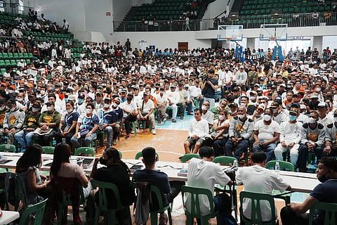 Bantay Bayan members get
financial aid from DSWD