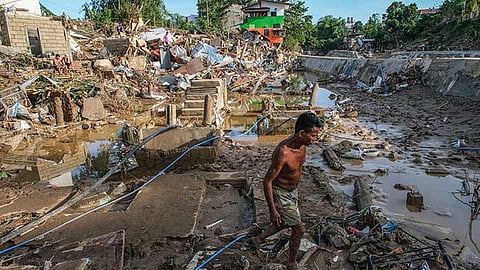 Cordillera police airlift 7 tons
of relief to typhoon-hit Cebu