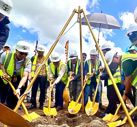 ZAMBOANGA. The Ministry of Human Settlements and Development in the Bangsamoro Autonomous Region in Muslim Mindanao (MHSD-Barmm) begins the construction 600 resettlement housing units worth P400 million for former combatants across six identified camps of the Moro Islamic Liberation Front (MILF) as part of the normalization process.
