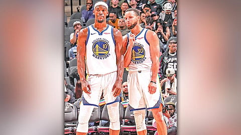 Curry, Butler mipabuto og 74 puntos