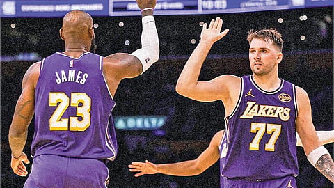Lebron James ug Luka Doncic. /