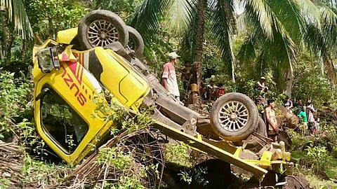 8 killed, 4 hurt in road crash