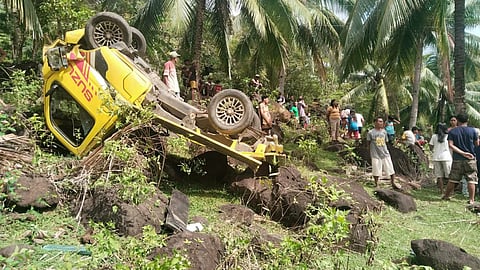 8 patay, 4 naangol sa road crash