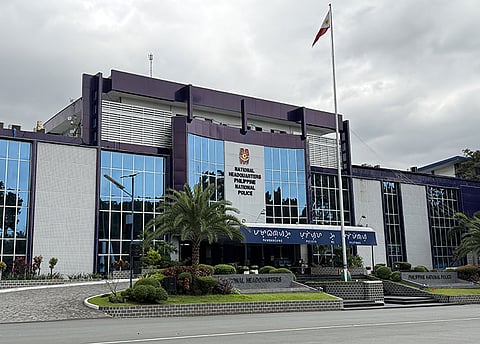 Polis nanunggab sa iyang kauban sulod sa Kampo Crame