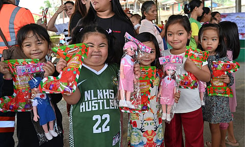 Ang Apex Mining Nagpakaylap sa Espiritu sa Pasko pinaagi sa Christmas Merrymaking