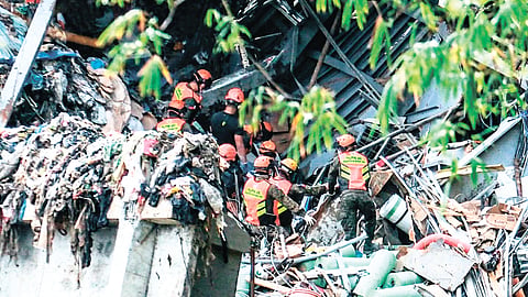 After 20 deaths in Binaliw,
search for life continues