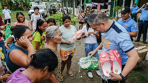 PRO-NIR holds gift-giving in Moises Padilla evacuation center