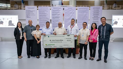 GSIS marks 2M GSIS Touch users, awards cash to members, pensioners