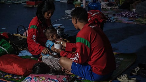 Sobra 1 ka libo ka tawo gipabakwit tungod sa bagyo