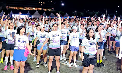 Watsons Club members gear up and stretch together before the run, embracing the spirit of wellness even before the starting line.