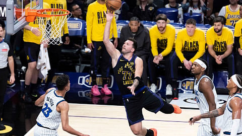 Lakers finish on 24-7 run to beat Pelicans