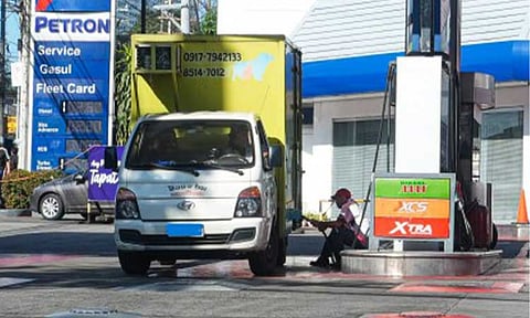 GAS UP. A gasoline station staff attends to a customer in Quezon City on March 21, 2026. Amid rising oil prices caused by the Middle East conflict, President Ferdinand R. Marcos Jr. assured that his administration is continuing efforts to secure sufficient fuel and food supplies. (PNA photo by Robert Oswald P. Alfiler)