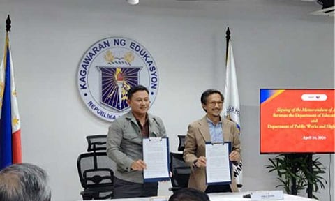 RECORD-BREAKING. Education Secretary Sonny Angara (left) and Department of Public Works and Highways Secretary Vince Dizon sign a memorandum of agreement to further boost the inter-agency coordination in the implementation of the Basic Education Facilities Program for Fiscal Year 2026 in Makati City on Thursday (April 16, 2026). Angara expressed optimism that 2026 will be a “record-breaking” year for classroom construction, as they plan to begin construction of 20,000 classrooms. (PNA photo by Stephanie Sevillano)