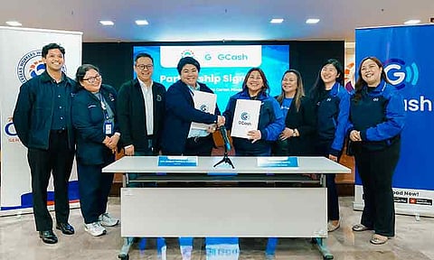 From Left to Right: GCash Overseas Head Alfonso Garcia; OWWA Deputy Administrator for Administration and Fund Management Atty. Jasmine Anne Gapatan; Deputy Administrator for Policy Development and Strategic Partnerships Ryan Vincent Uy; Administrator Patricia Yvonne Caunan; GCash Vice President and Head for Public Sector Cleo Santos; Chief Regulatory Officer, Atty. Cef Sison; Public Sector National Government Head, Jamie Tiu; and Public Sector National Accounts Manager Alda Lou Cabrera.