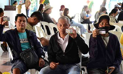 The Provincial Government of Davao de Oro has distributed P3,000 worth of fuel assistance to high-value crop farmers in the province. A total of 309 farmers received fuel cards through the Department of Agriculture-Davao Region (DA-Davao) on April 14 and 15, 2026.