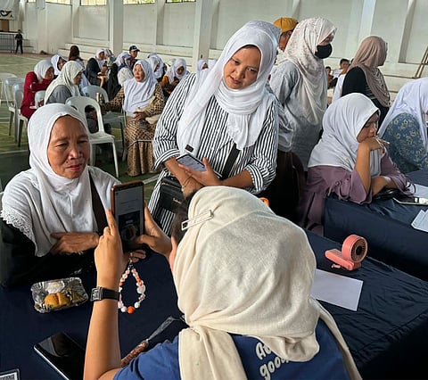 ZAMBOANGA. The Bangsamoro’s Ministry of Social Services and Development begins distributing subscriber identity module cards with free mobile data to Pantawid Pamilyang Pilipino Program (4Ps) in two Lanao del Sur municipalities as pilot areas.