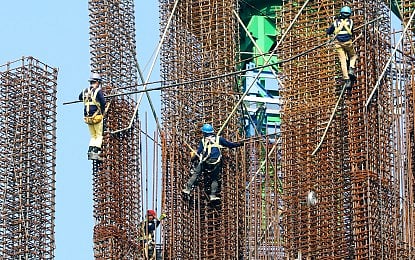 SALUTE TO FILIPINO WORKERS. Workers are seen installing steel at a construction site in Sta. Cruz, Manila in an undated photo. Speaker Faustino Dy III on Friday (May 1, 2026) paid tribute to Filipino workers at home and abroad, citing their vital roles in driving the Philippine economy and shaping the country’s future. (PNA file photo by Yancy Lim)