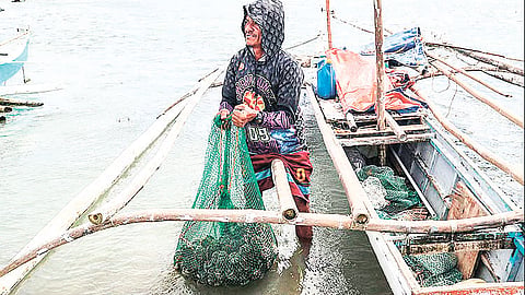 Lapu-Lapu aids fisherfolk with fuel subsidy