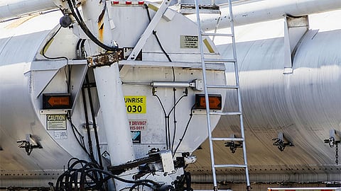 Fuel tanker