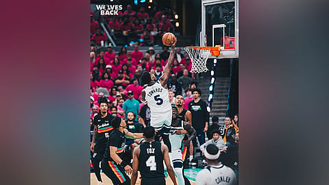 Gipakaging sa Wolves ang Spurs