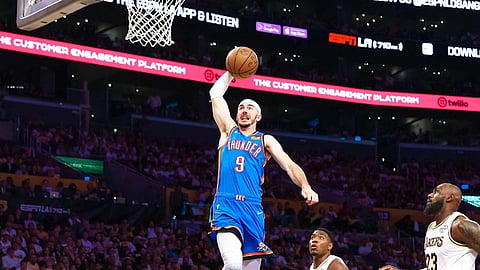 Lakers gilubong sa ilang korte