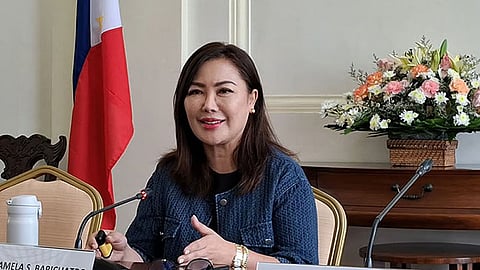 Gov. Baricuatro mipasidaan
sa mikatap nga fake news