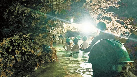 Lizzie’s Cavern: laing lugar sa Camotes adventure