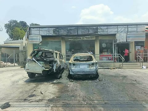 2 cars gutted, store
damaged by fire